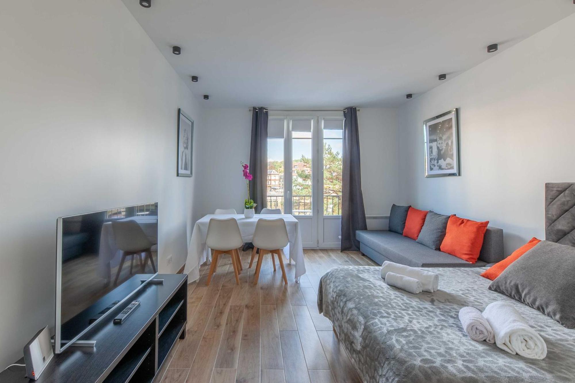 Studio Sleeps 4 With Terrace, 500M Place Morny Deauville Exteriör bild