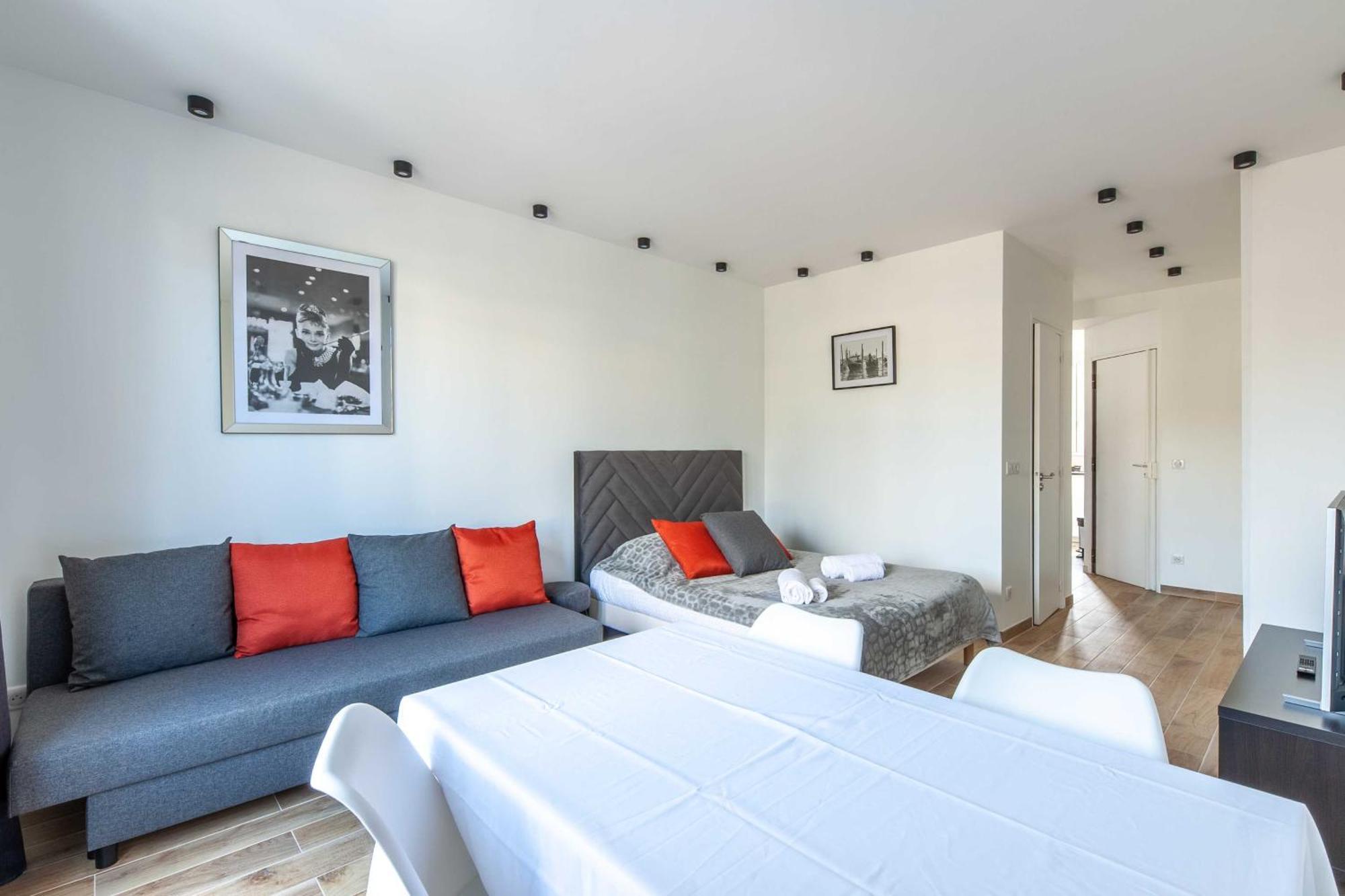Studio Sleeps 4 With Terrace, 500M Place Morny Deauville Exteriör bild