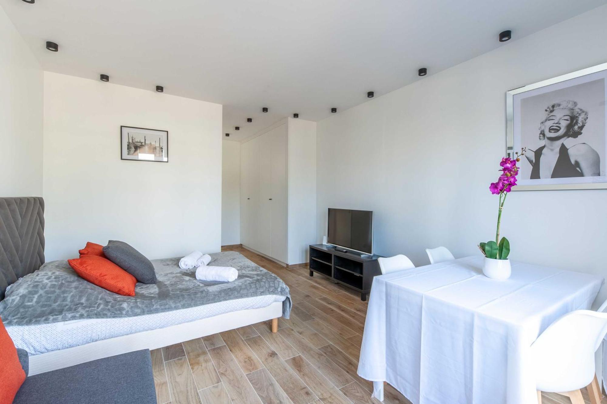 Studio Sleeps 4 With Terrace, 500M Place Morny Deauville Exteriör bild